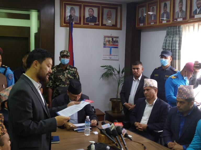 अयोग्य लडाकुलाई पैसा बाँड्ने विषय मलाई थाहा छैन : अर्थमन्त्री महत