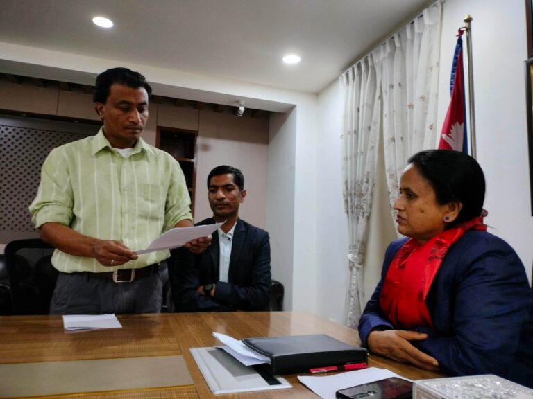 सबै विज्ञापन एकद्वार प्रणालीमा लैजाने प्रयासमा छौं ः सञ्चारमन्त्री शर्मा