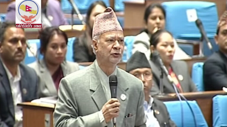 ‘खाल्डोमा सडक छ कि सडकमा खाल्डो ?’- रघु पन्त