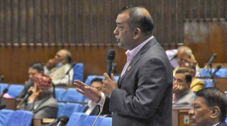 ‘यात्री’ दर्तामा फेरि समस्या भयो, सरकारले आफ्नो लाज ढाकोस : गगन थापा