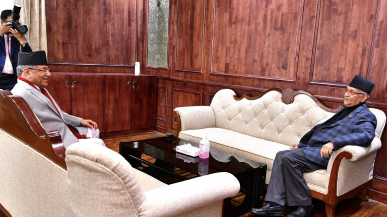 बहालवाला सांसदलाई बाटोबाटै हत्कडी लगाउनु पर्दैन : अध्यक्ष ओली￼