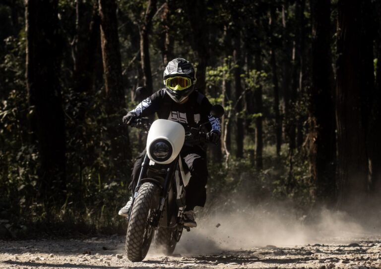 नेपालमै बनेको पहिलो सवारीसाधन ‘यात्री’ मोटरसाइकल दर्ता भयो