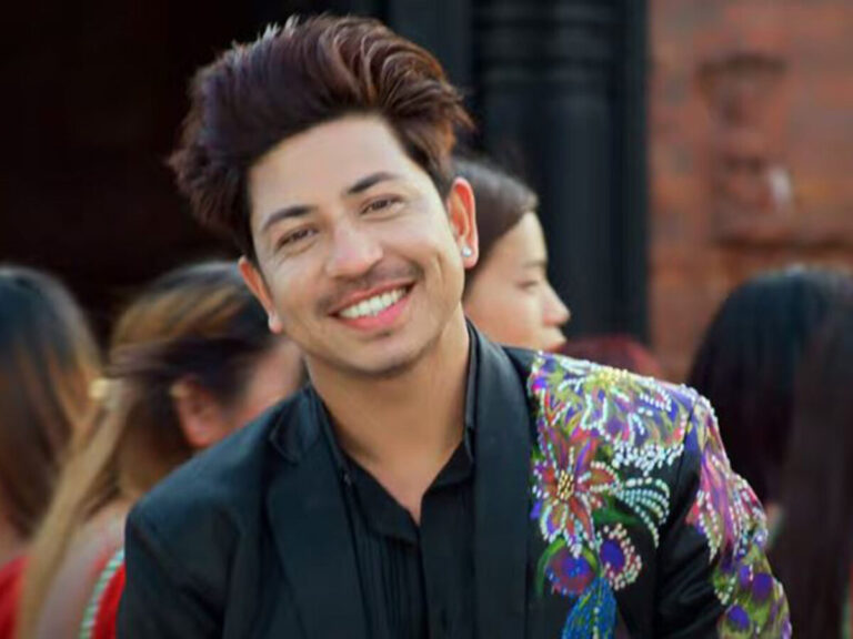 प्रकाश सपुतमाथि रोमानिया कन्सर्टमा स्टेजमै बोतल प्रहार