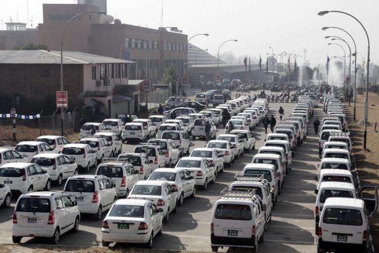 २० वर्ष पुराना गाडी हटाउने निर्णयविरुद्ध ट्याक्सी, ट्रक र ट्यांकर चालकहरुको आन्दोलन