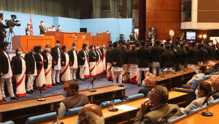 नागरिकता विधेयक प्रमाणीकरणको विरोधमा एमालेसहित तीन दलले गरे संसद अवरोध