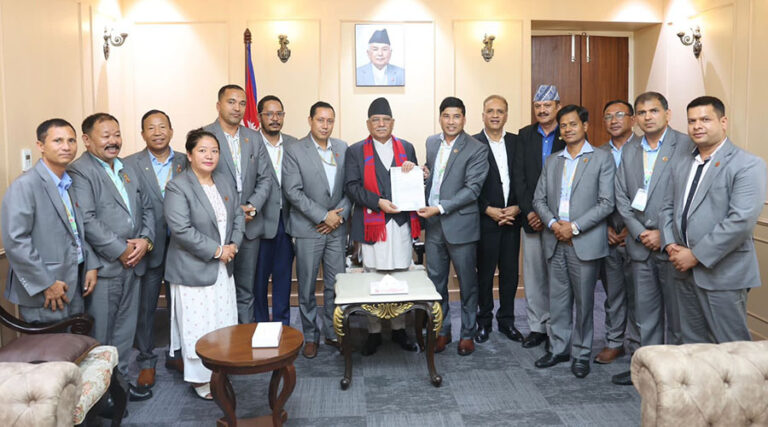 म्यानपावर व्यवसायीले प्रधानमन्त्रीलाई भने : पैसा बढी लिन पाउनु पर्‍यो