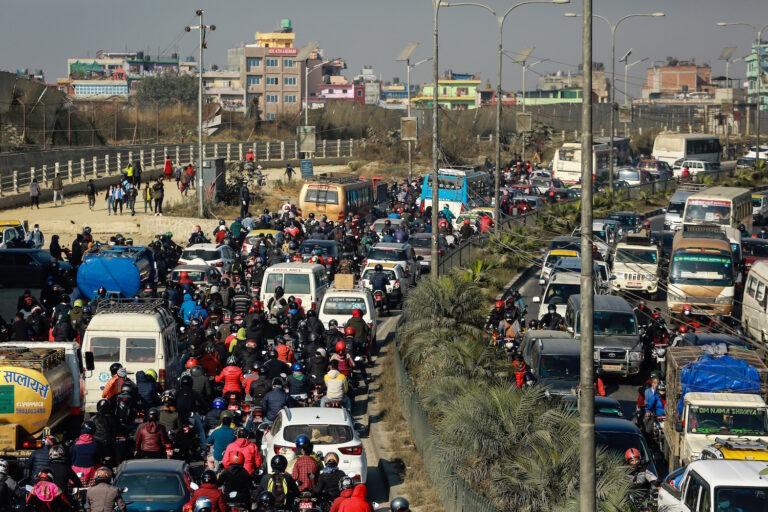 सवारी साधनको जाँचपास सरकारले मात्र सकेन भन्दै निजीलाई दिने तयारी