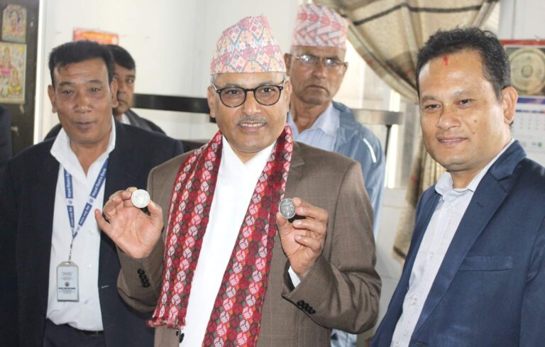 राष्ट्र बैंकले राष्ट्रिय जनावर गाईको चित्रअंकित ‘मेडालियन सिक्का’ सार्वजनिक गर्‍यो