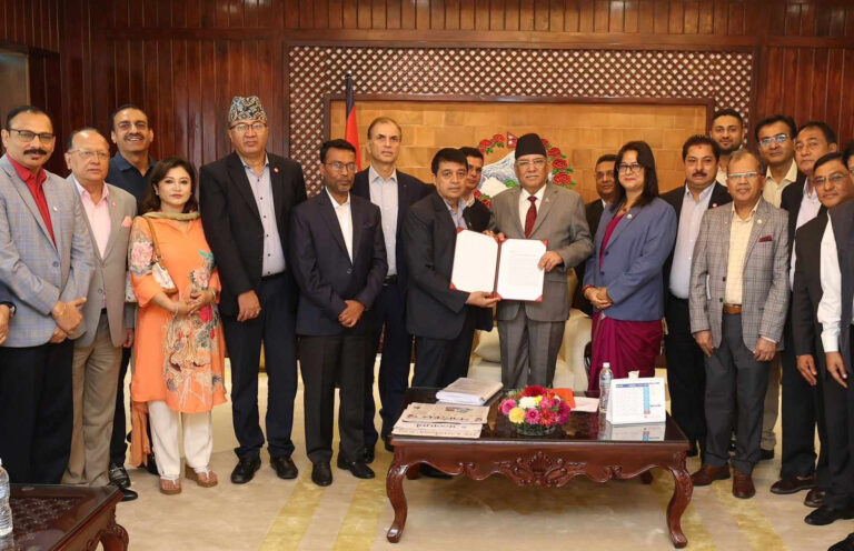 डेडिकेटेड फिडर र ट्रंक लाइनको बिजुली नकाट्न प्राधिकरणलाई प्रधानमन्त्रीको निर्देशन