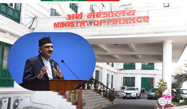 अर्थमन्त्रीले बैंकर्सलाई भने – ब्याजदर घटाउने भए स्थानीय तहको पैसा निक्षेपमा गणना गर्न दिन्छु