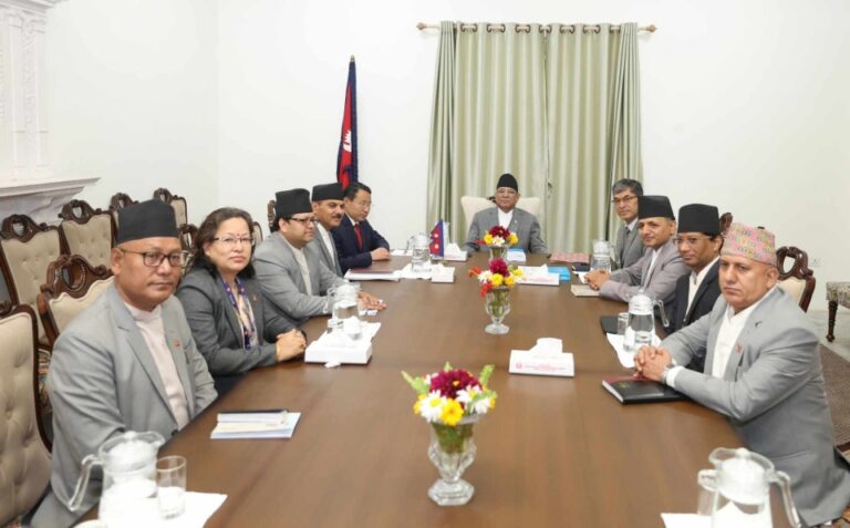 सरकारको वार्षिक विकास कार्यक्रम र मध्यमकालीन खर्च संरचना योजना आयोगको पूर्ण बैठकद्वारा पारित