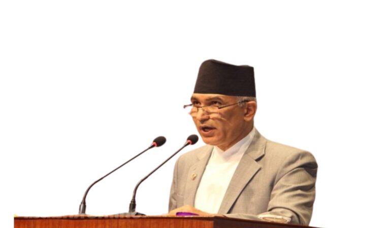 पत्रकार सम्मेलन आयोजना गर्दै अर्थ मन्त्रालय