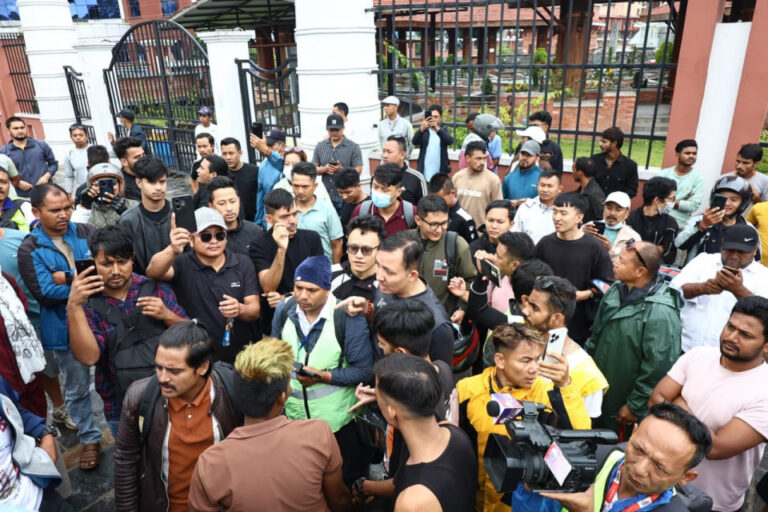 ‘सुशीला कार्कीलाई हुँदैन’ भन्ने समूहलाई सेनाले हटायो, जंगीअड्डा वरपर आन्दोलन चर्कियो