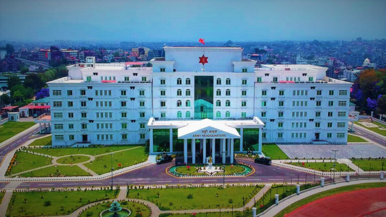 सेनाले देशभर लगायो निषेधाज्ञा र कर्फ्यू